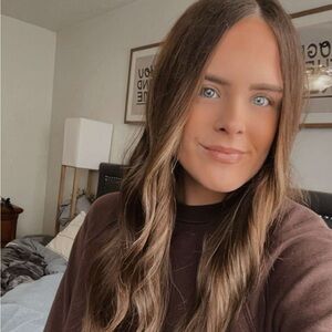 Meet your Posher, Hilary